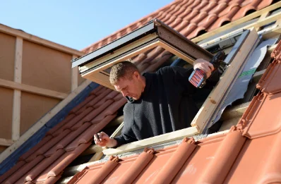Pose de fenêtres de toit Velux à Camelin